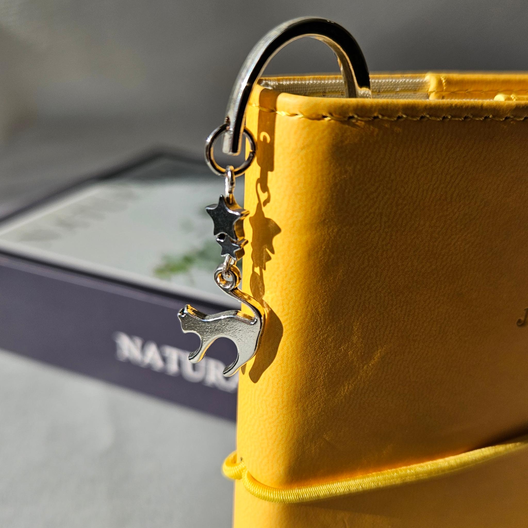 【猫と星あかりのお散歩】 ブックマーカー（手帳・本・小説・宇宙・ネコが好きな方へ） 《ギフト配送対応》